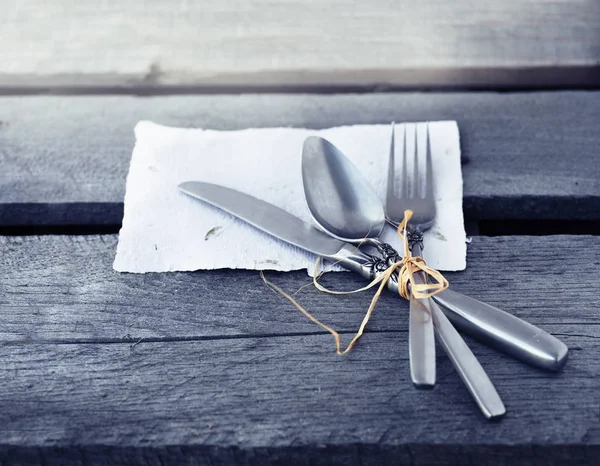 Configuração de mesa com talheres antigos vintage — Fotografia de Stock