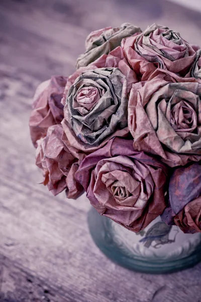 Бумажные розы — стоковое фото