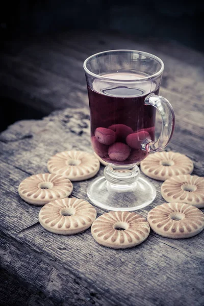 kurabiye plaka ve çay