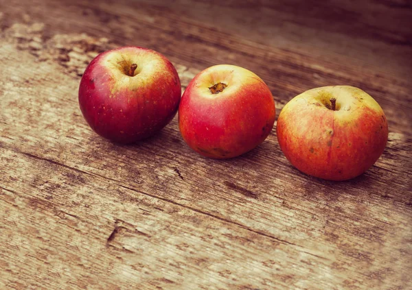 Rohe reife Äpfel — Stockfoto