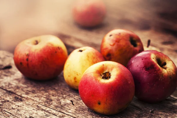 Red apples on wooden table — Stock Photo, Image