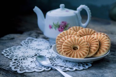 kurabiye plaka ve çay