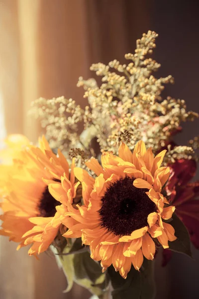 黄色のヒマワリの花束 — ストック写真