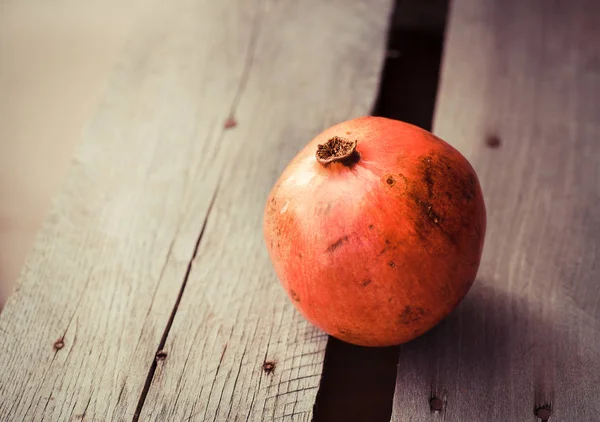 Pieces and seeds of ripe pomegranate — Stock Photo, Image