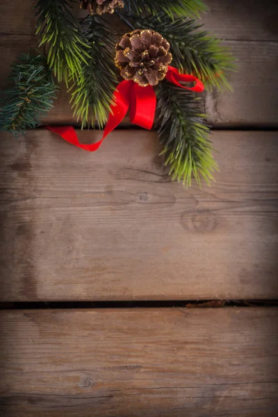クリスマスの装飾とモミの木の枝 — ストック写真