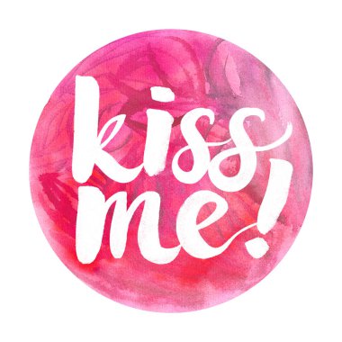 Metin ile suluboya rozet: öp beni! Soyut suluboya yuvarlak tasarım