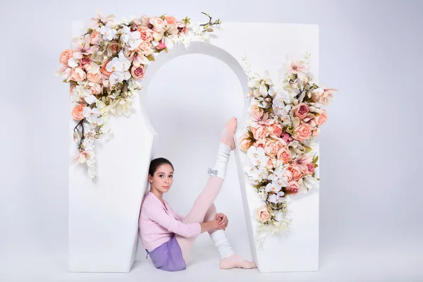 Bailarina adolescente en el estudio — Foto de Stock