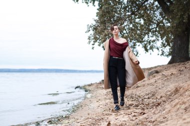 Deniz kenarına Sonbahar geldi