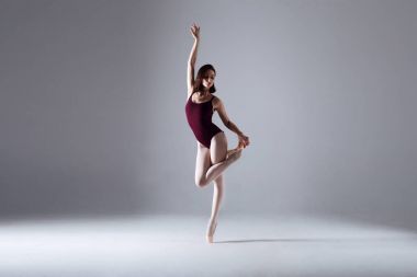 Karanlıkta Dans balerin