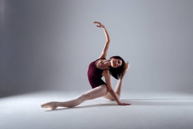 Karanlıkta Dans balerin