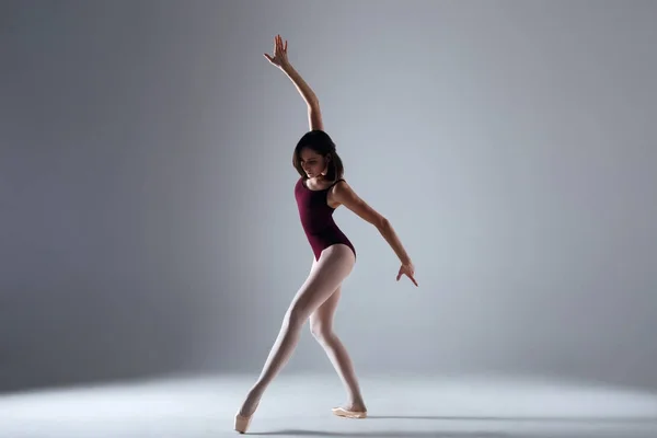 Ballerina dancing in the darkness — Stock Photo, Image