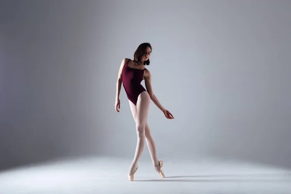 Baletka, tanec v temnotách — Stock fotografie