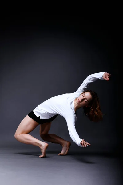 Young Contemporary Dancer Posing Studio — Stock Photo, Image