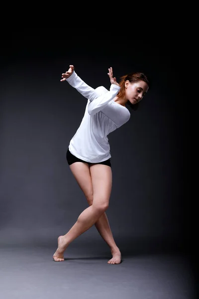 Young Contemporary Dancer Posing Studio — Stock Photo, Image