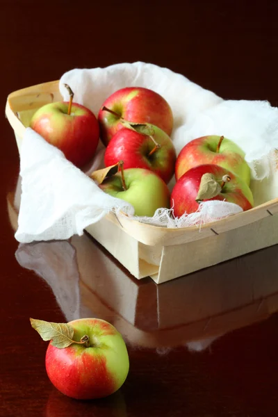 Fresh Apples in basket. — Stock Photo, Image