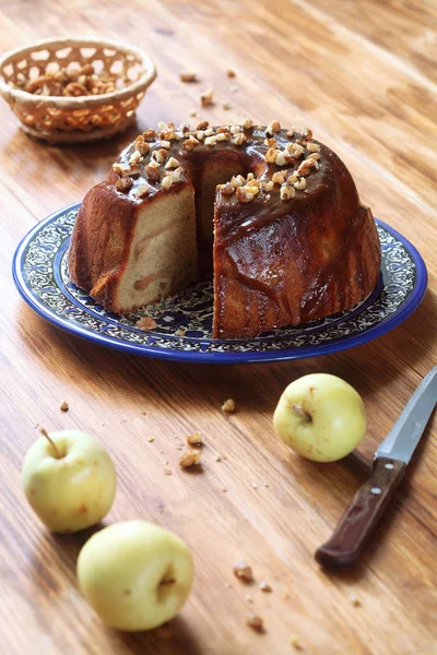 Apple Cake with Caramel Topping and Walnuts — Stock Photo, Image