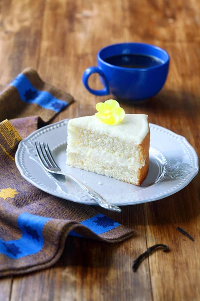 Pastel de esponja de vainilla en capas — Foto de Stock