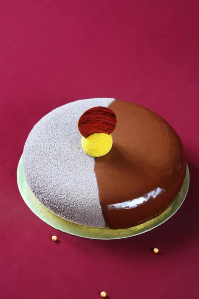 Współczesny Chocolate Mousse Cake — Zdjęcie stockowe