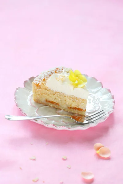 Współczesnej Wielkanocy Coconut Tart — Zdjęcie stockowe