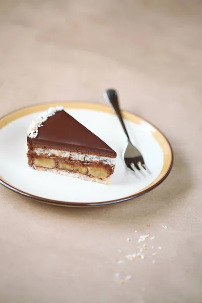 Stuk chocolade, kokos en banaan Cake — Stockfoto