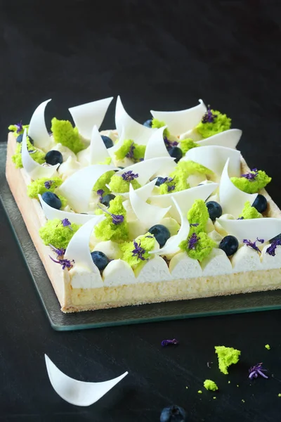 Contemporary Lemon Tart with Cream Cheese and Blueberries — Stock Photo, Image
