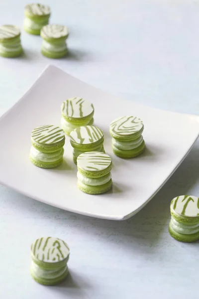 Matcha Yuzu Macarons ters