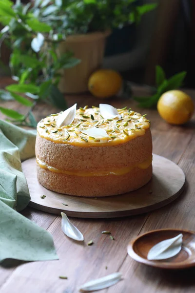 Angel Food Cake met Lemon Curd — Stockfoto
