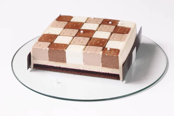 Współczesny trzech czekoladek musem ciasto — Zdjęcie stockowe
