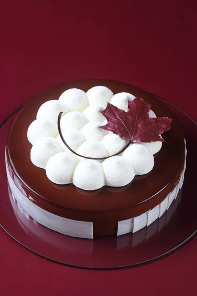 현대 초콜릿 무스 케이크 — 스톡 사진