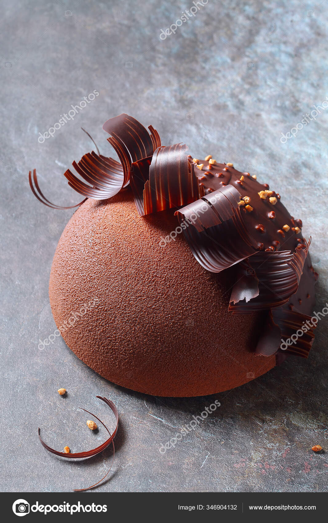 Gâteau Mousse Au Chocolat Contemporain Recouvert D'un Spray De