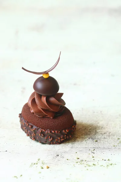 Mini Bolos Mousse Chocolate Contemporâneo Com Inserto Creme Chá Verde — Fotografia de Stock