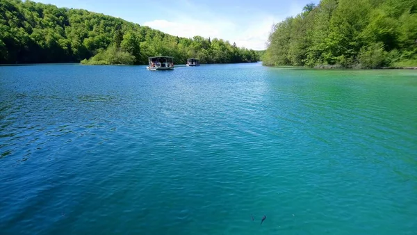 Chorwacja Jeziora Plitwickie Piękne Jezioro Górami Wokół Park Narodowy Fantastyczną — Zdjęcie stockowe