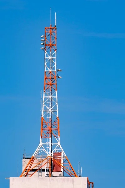 A távközlési torony. — Stock Fotó