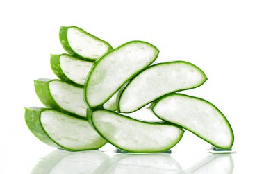 Dilim Aloe Vera cilt bakımı için çok yararlı bir bitkisel ilaç ve 