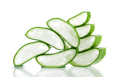 Dilim Aloe Vera cilt bakımı için çok yararlı bir bitkisel ilaç ve 