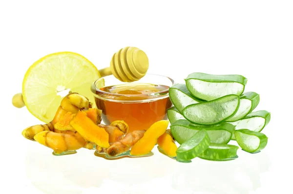 Asijská kosmetika terapie od přírody s aloe vera gel, curmin, lamon šťávy a medu. — Stock fotografie
