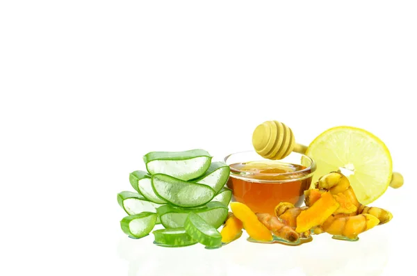 Asijská kosmetika terapie od přírody s aloe vera gel, curmin, lamon šťávy a medu. — Stock fotografie