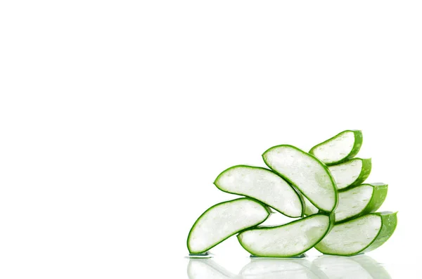 Slice Aloe Vera une phytothérapie très utile pour les soins de la peau et — Photo