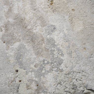 Eski ve beton duvar bozulabilir.