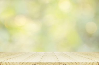 Perspektif ahşap sayaç ve bokeh ile arka plan.