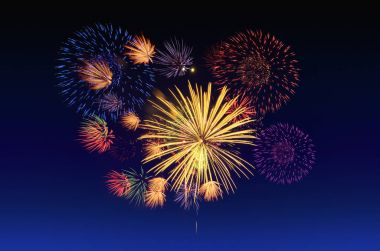 Havai fişek kutlama ve alacakaranlık gökyüzü arka plan.