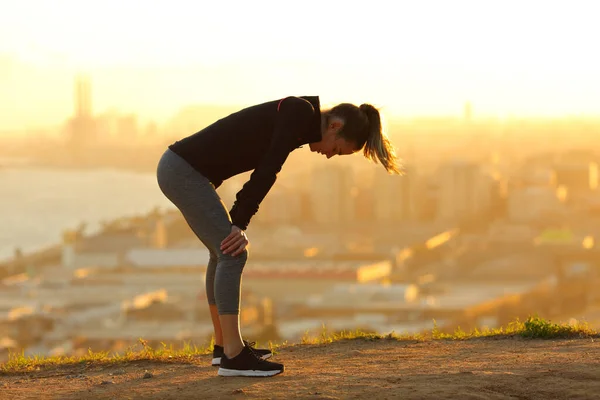 Profil Eines Erschöpften Läufers Der Sich Nach Seinem Lauf Sonnenuntergang — Stockfoto