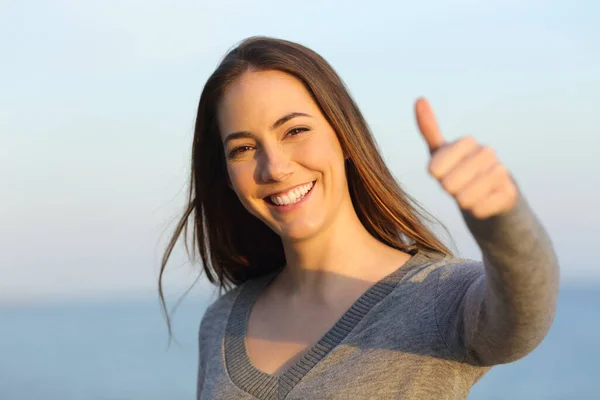 Front View Happy Woman Gesturing Thumbs Beach Sunset — Stock Photo, Image