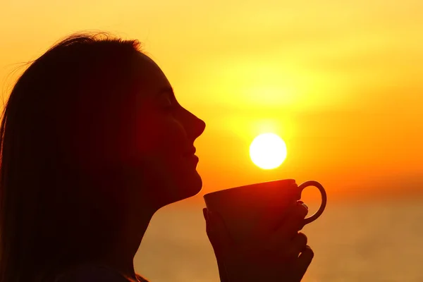 Side View Portrait Lady Holding Coffee Mug Sunset Beach — Stock Photo, Image