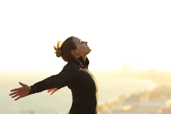 Side View Portrait Runner Relaxing Breathing Deeply Fresh Air Outstretching — Stock Photo, Image