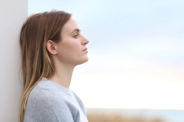 Side View Portrait Serious Melancholic Woman Looking Away Beach — Stock Photo, Image