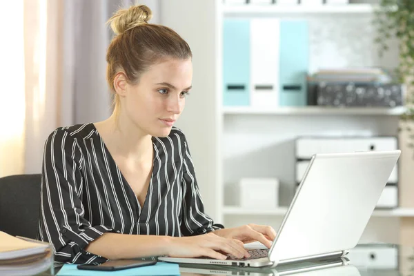 Entrepreneur Woman Working Typing Laptop Desk Homeoffice — Stock Photo, Image