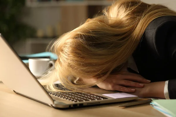 Close Overworked Entrepreneur Woman Sleeping Desk Night Home Office — Stock Photo, Image