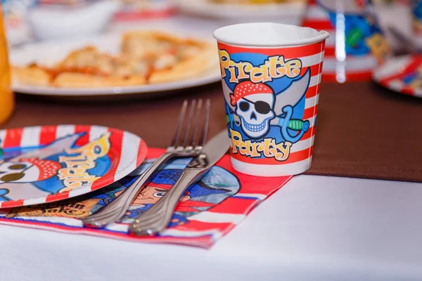 Ізмаїл Україна 2017 Піратська Вечірка Паперові Столи Тарілки Чаші Піратським — стокове фото