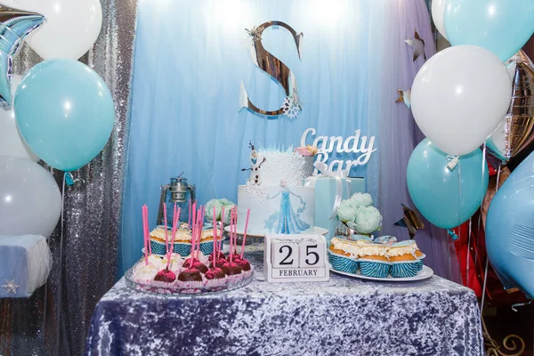 Izmail Ucrania Febrero 2019 Decoraciones Barra Caramelo Con Pastel Cupcakes — Foto de Stock